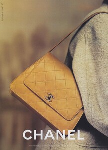 Lagerfeld_Chanel_Fall_Winter_1997_98_04.thumb.jpeg.554999fa85806a3335032669848a05fc.jpeg