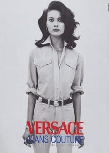 Meisel_Versace_Jeans_Spring_Summer_1997_01.thumb.jpeg.05a01c646e9791e34b6e070c7cd68b91.jpeg
