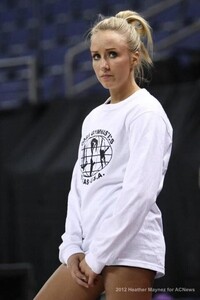 NastiaLiukin12.thumb.jpg.57b57feb8a6f3808dc329e662bb1f91d.jpg