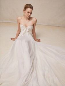 Oscar-de-la-Renta-Bridal-Spring-2026-Collection08.jpg