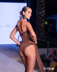 PlanetFashionTV-AquaDeCoco-071119-5973-1.thumb.jpg.9482826b3fbe2121f9547d4385ec3f78.jpg