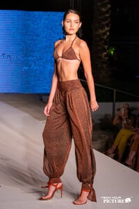 PlanetFashionTV-AquaDeCoco-071119-5986-1.thumb.jpg.97fb40e4bea7d5cbc41a0090fa92894e.jpg