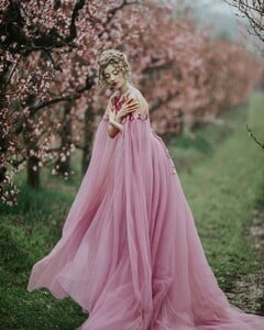 Remembering the day this photoshoot took place — a rainy, muddy mess where taking photos felt almost impossible. Every step had to be calculated- watching where I walked, cleaning my boots, holding an umbrella (6).jpg