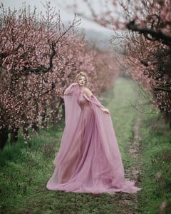 Remembering the day this photoshoot took place — a rainy, muddy mess where taking photos felt almost impossible. Every step had to be calculated- watching where I walked, cleaning my boots, holding an umbrella (7).jpg