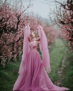 Remembering the day this photoshoot took place — a rainy, muddy mess where taking photos felt almost impossible. Every step had to be calculated- watching where I walked, cleaning my boots, holding an umbrella (8).jpg