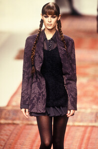 RifatOzbek1994WomenRTW15.thumb.jpg.c9c341e4692a52b4fabc5b64ae7f6ff7.jpg
