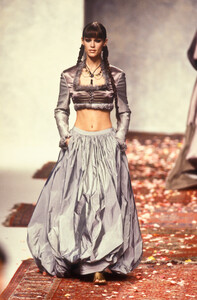RifatOzbek1994WomenRTW36.thumb.jpg.3afe5a77a440fe72d84a13ed63dda447.jpg