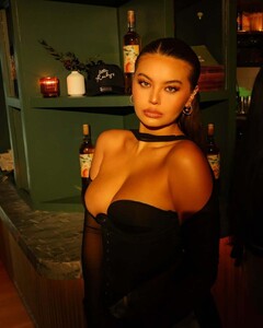 Sofia_Jamora_-_Cleavage_03-04-2025__2_.jpg
