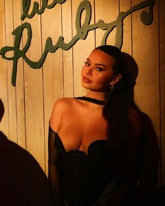 Sofia_Jamora_-_Cleavage_03-04-2025__5_.jpg