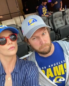 Super Bowl with my “mystery man”Thanks for letting me borrow your hubby Ash.jpg