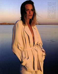 Thomas_Vogue_Italia_December_1989_09.thumb.png.12942fcb4f1980b0b2130efe196346b4.png