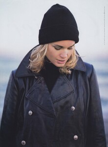 Tommy_Hilfiger_Fall_Winter_1997_98_01.thumb.jpg.e52381a30ce1cf2cd41ad0905dbafdf7.jpg