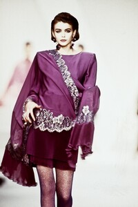 Valentino1990WomenRTW120.thumb.jpg.dc7d10bb98808f0ae27dc68599e4418c.jpg