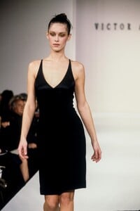 VictorAlfaro1995WomenRTW19.thumb.jpg.e4c0aba1a8aec24db32a418f12c3f74c.jpg