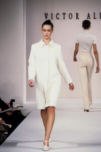VictorAlfaro1995WomenRTW67.thumb.jpg.821de62740d3b1cf5b101ac5a854dd68.jpg