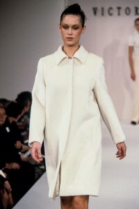 VictorAlfaro1995WomenRTW68.thumb.jpg.30ac2625285adfe010dce1f78d7219f7.jpg