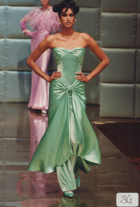 YG-Valentino-show-1.jpg