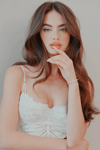 Yael Shelbia1.png