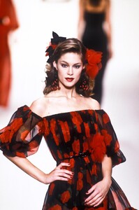 YvesSaintLaurent1994WomenRTW10.thumb.jpg.f62bb8ee6c8c0ec2b8c4aaa664cbc7f9.jpg