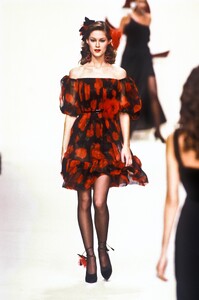 YvesSaintLaurent1994WomenRTW2.thumb.jpg.c17751567ae89a05501315d2a484651e.jpg