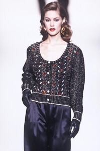 YvesSaintLaurent1994WomenRTW50.thumb.jpg.c19d4667f652a09d7a033649a27f4b77.jpg