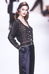 YvesSaintLaurent1994WomenRTW51.thumb.jpg.4afc401470795cd01efc69d501072290.jpg