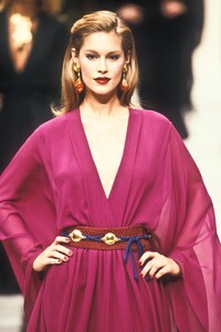 YvesSaintLaurent1995WomenSS34.thumb.jpg.0c69d7b303ff54410d15cfe730f99a73.jpg