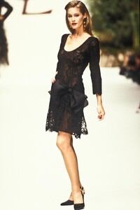 YvesSaintLaurent1995WomenSS37.thumb.jpg.e635de626ecc7aa7dd95fe517447eade.jpg