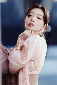 ZhouDongyu00.thumb.jpg.61ac1162605b018ed3577e0db8ac53f6.jpg