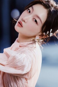 ZhouDongyu1.thumb.jpg.22cb15967e7d59817f35ce3e72e5d4e7.jpg
