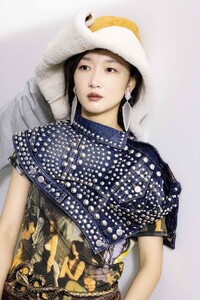 ZhouDongyu2.thumb.jpg.d5ef15db82aefdb09d55cfb9e8473dab.jpg