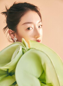 ZhouDongyu5.thumb.jpg.961df0288415b3c0cad0abb8b11595c7.jpg