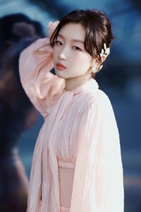 ZhouDongyu5.thumb.jpg.a8b5356585feed86e4f1a18be3cae7c1.jpg