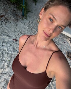 barrefaeli__2025-04-18T144134.000Z_2.thumb.jpg.5de1b0830e5e65eca3e4d0608f1f372d.jpg