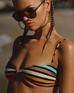 bikinilovers_1744980158_3613477927917110254_267768073.jpg