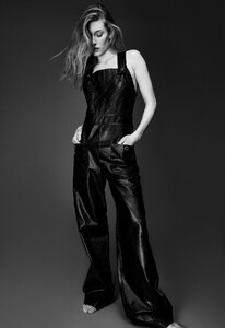 carolinelossberg_studio_fashion_beauty_skincare_photography_editorial_philippjelenska_4.jpg