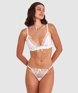 enchanted-ode-to-love-high-leg-string-ivory-01635601-275774.thumb.jpg.e89df7c536558a1cd13166138ce57277.jpg