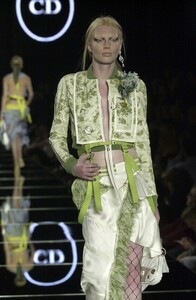 joannaS01dior-2.thumb.jpg.7dbce662b9da5093a2a6354492124af0.jpg