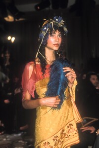 lour s99jGalliano-rtw-29.jpg