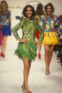 oscar-de-la-renta-ss-92-15.thumb.jpg.ed18998f2dfc102a060d8a7bf452e368.jpg