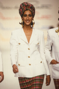 oscar-de-la-renta-ss-92-2.thumb.jpg.b3d26fc4571dc9fa6b53a85b9a68f5d6.jpg
