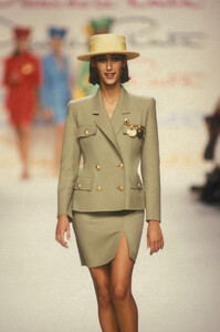 oscar-de-la-renta-ss-92-4.thumb.jpg.c9b38837ec4da9969ba99979a01dcae3.jpg