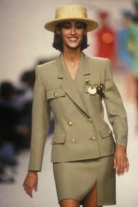 oscar-de-la-renta-ss-92-5.thumb.jpg.57ee2efc7fe12a92d898b0ef09997c80.jpg