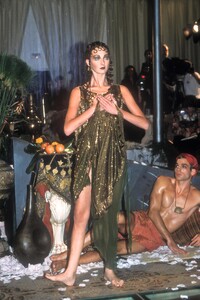 rizer s99jGalliano-rtw-06.jpg