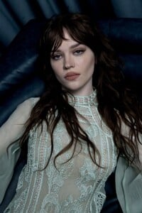 sophie-thatcher-s-dazed-cover-sparks-style-buzz-03.19.2025-2.jpg