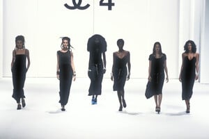tals98chanel-rtw-27shalom-tomiko-wek-rizer.thumb.jpg.65176287d166b1fabf22a811f822cc2b.jpg
