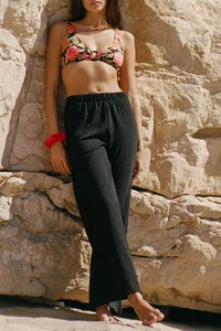 yse-pantalon-douceur-du-vent-noir_282_29.webp