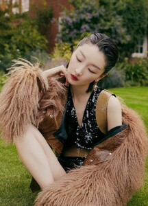 zhouDongyu1.thumb.jpg.46d1755b9499f965c7612fd13468ddc3.jpg