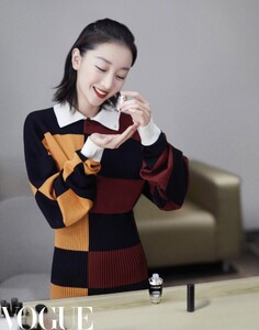 zhouDongyu2.thumb.jpg.6d5f0d7339f86667a0639c4fbc4b040d.jpg