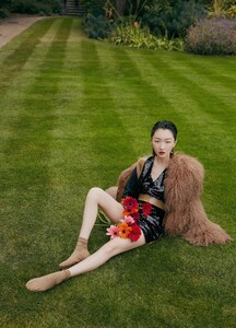 zhouDongyu2.thumb.jpg.ac2a207cc3bdac6f962be8af2e974c7a.jpg